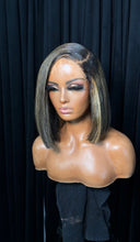 Load image into Gallery viewer, Lia
